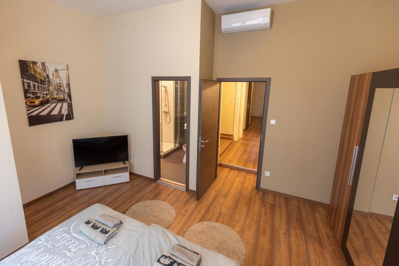 Wiky'S Apartman With 3Bathrooms ブダペスト エクステリア 写真