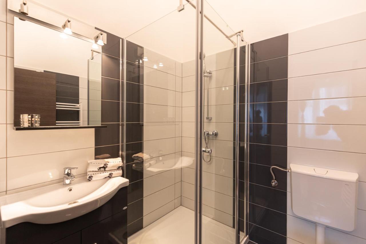 Wiky'S Apartman With 3Bathrooms ブダペスト エクステリア 写真