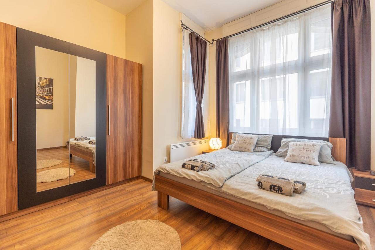 Wiky'S Apartman With 3Bathrooms ブダペスト エクステリア 写真