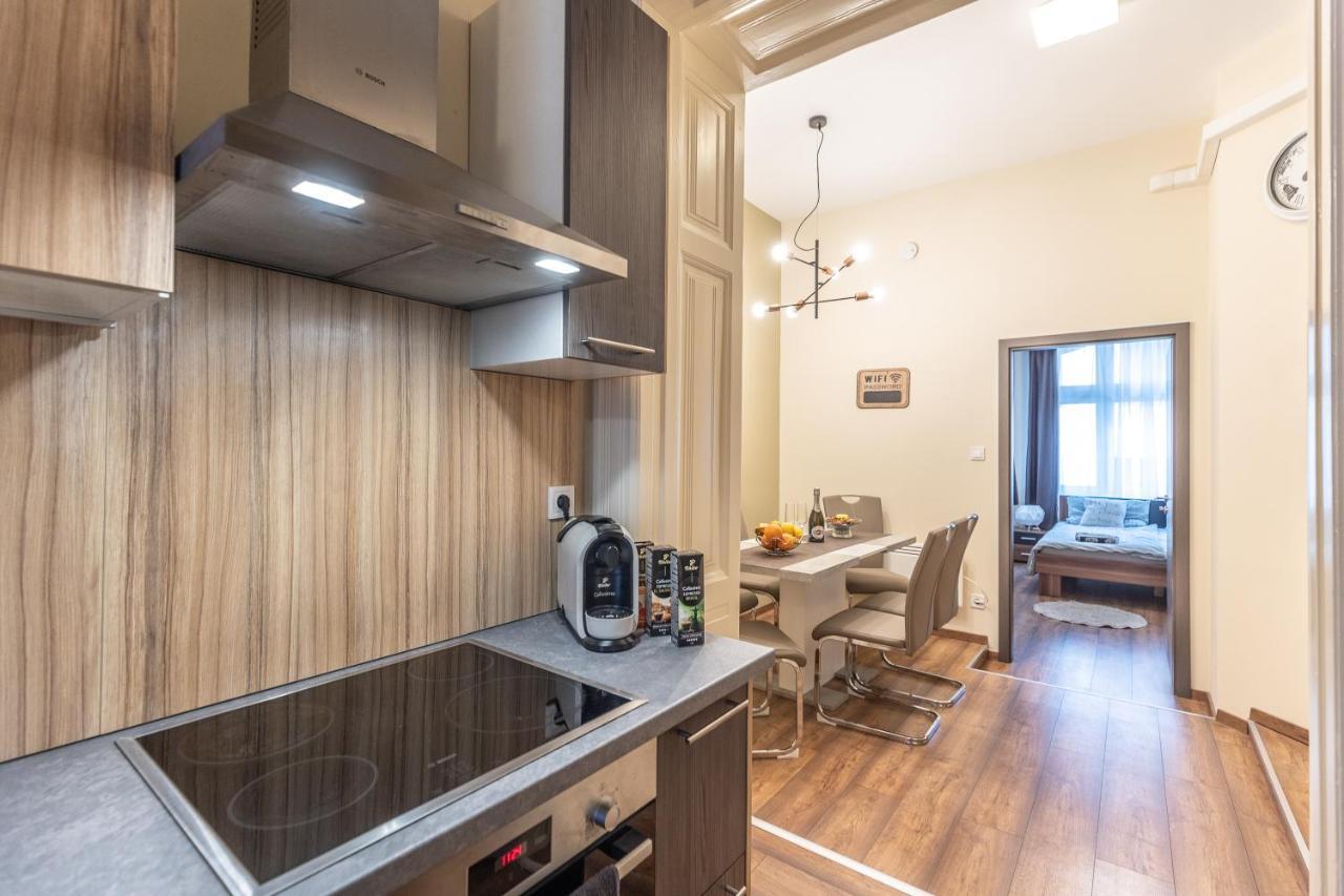 Wiky'S Apartman With 3Bathrooms ブダペスト エクステリア 写真