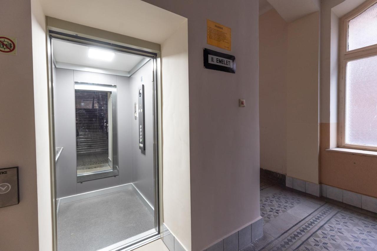 Wiky'S Apartman With 3Bathrooms ブダペスト エクステリア 写真