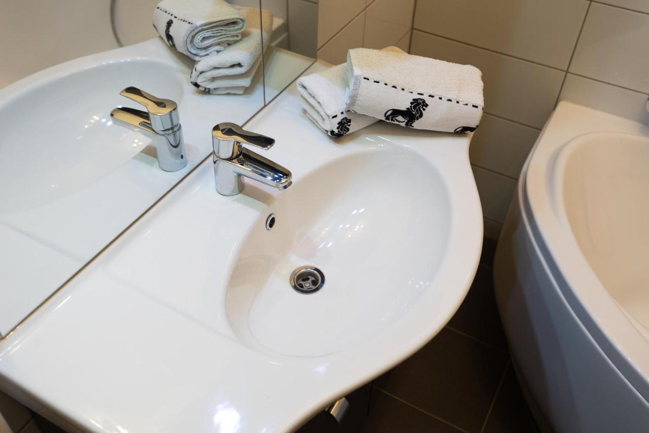 Wiky'S Apartman With 3Bathrooms ブダペスト エクステリア 写真