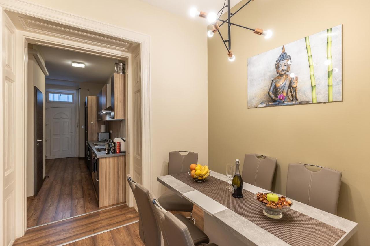 Wiky'S Apartman With 3Bathrooms ブダペスト エクステリア 写真