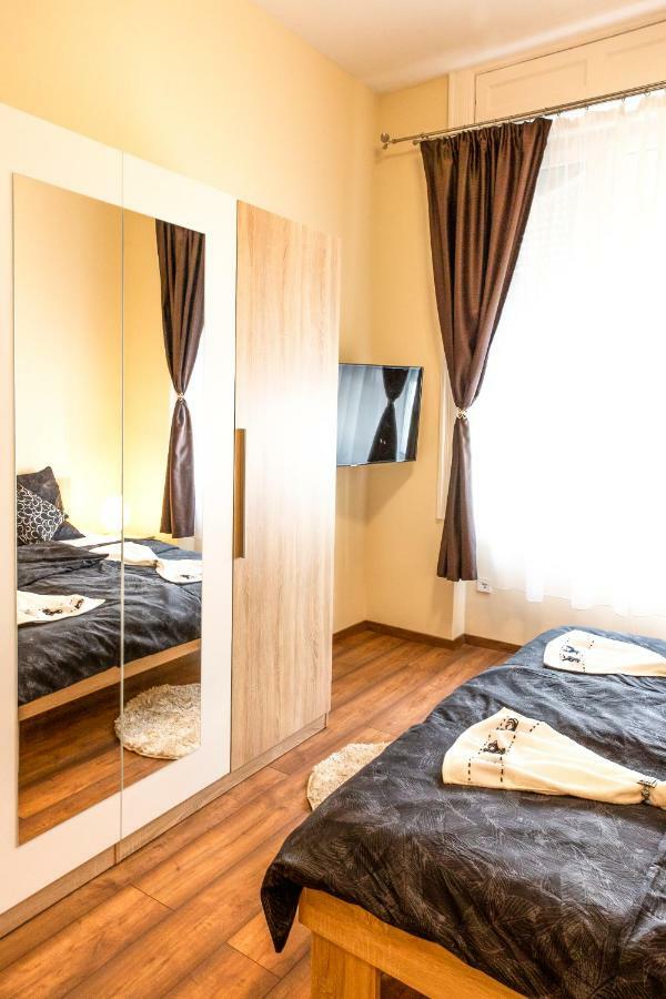 Wiky'S Apartman With 3Bathrooms ブダペスト エクステリア 写真